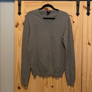 H&M Men’s Vneck Sweater - Large